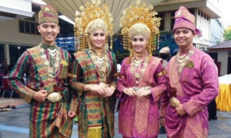 Cara Membuat Kebaya Labuh & Teluk Belanga