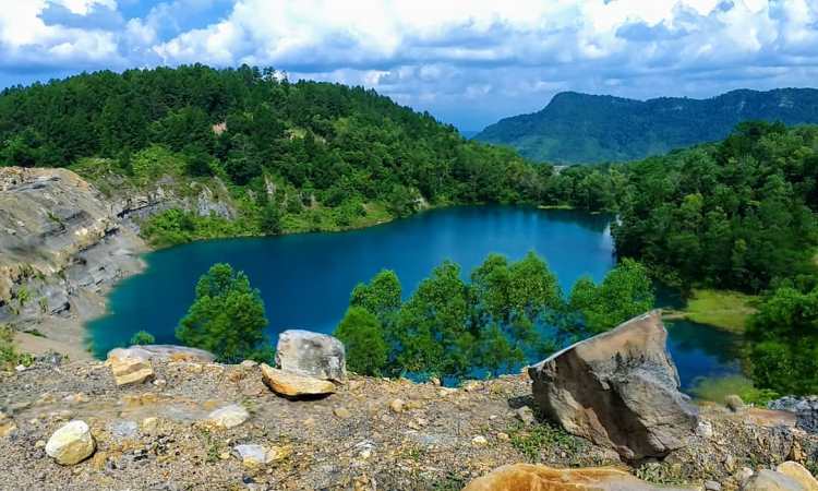 Daya Tarik Danau Biru