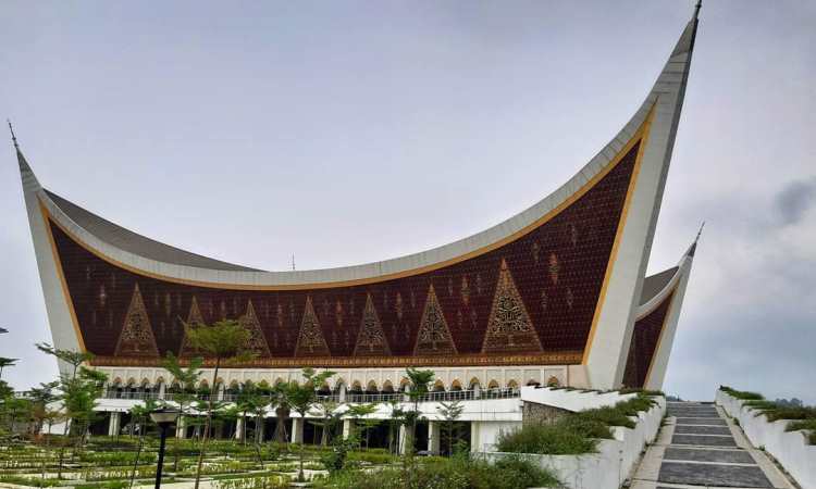 Gaya Arsitektur Masjid Raya Sumatera Barat
