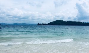 Indahnya Pantai Mutun, Pantai Pasir Putih Eksotis di Pesawaran Lampung