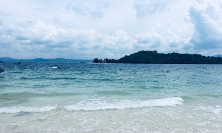 Indahnya Pantai Mutun, Pantai Pasir Putih Eksotis di Pesawaran Lampung