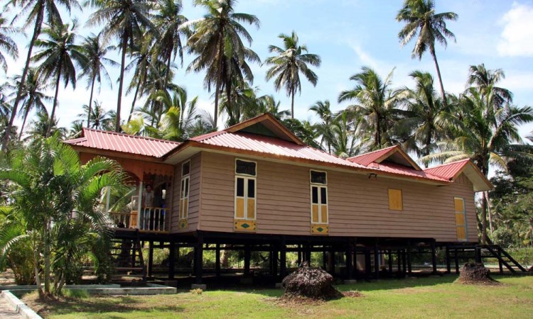 6 Rumah Adat Riau & Keunikannya