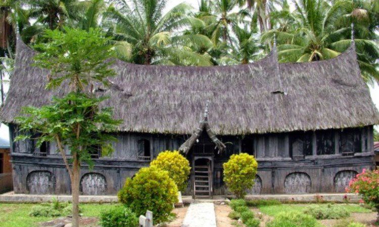Rumah Gonjong Ampek Baanjuang