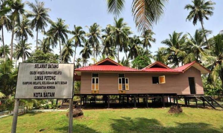 Rumah Melayu Atap Limas Potong