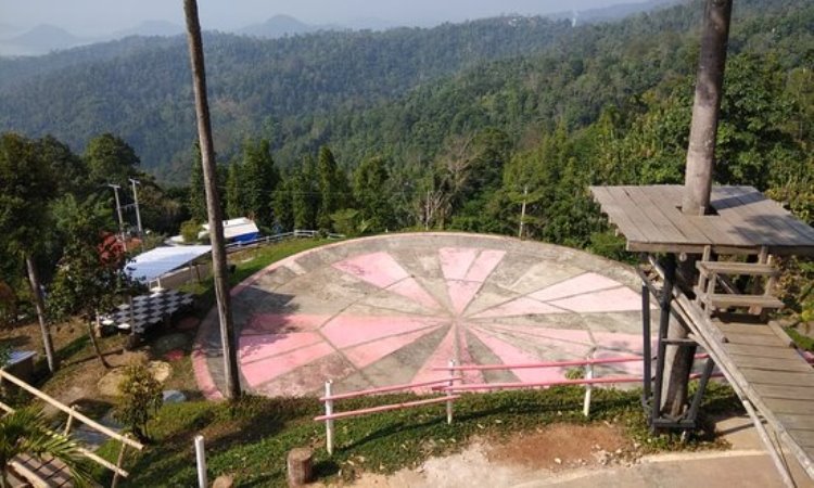 Muncak Pass, Objek Wisata Unik Berlatar Teluk Lampung