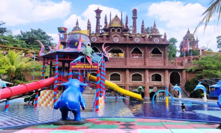 Wahana Ditawarkan Slanik Waterpark