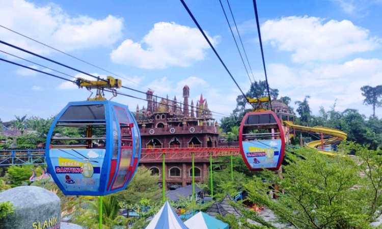 Wahana Slanik Waterpark