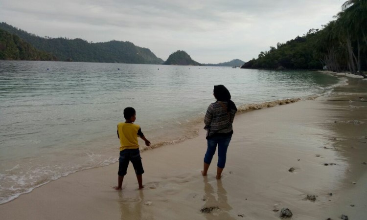 Kegiatan di Pulau Sikuai