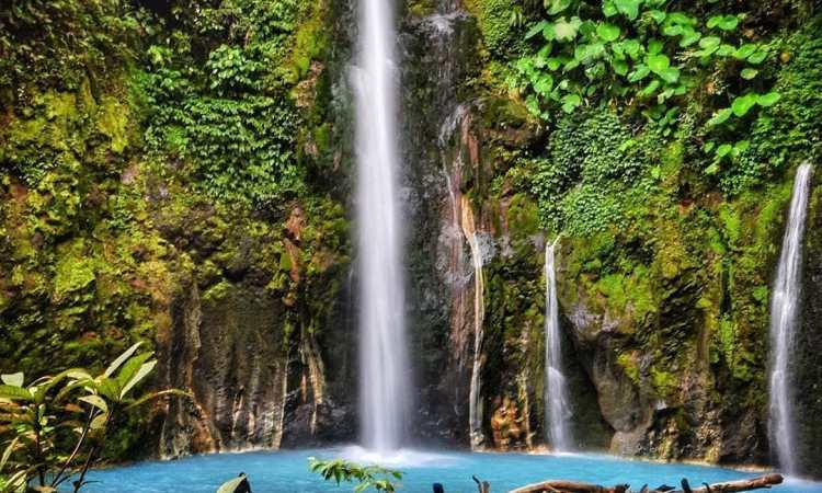Air Terjun Dua Warna