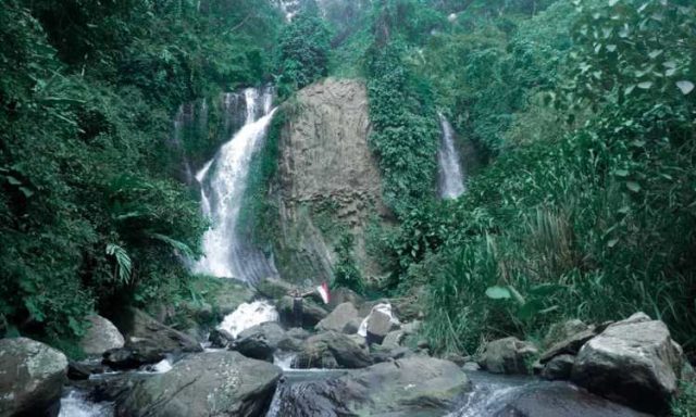 Air Terjun Lembah Pelangi