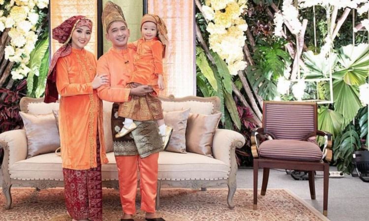 Desain Pakaian Kurung Tanggung