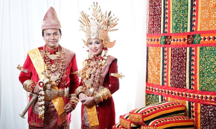 Baju Kurung Tanggung - Filosofi, Keunikan & Aksesoris Pakaian Adat Jambi