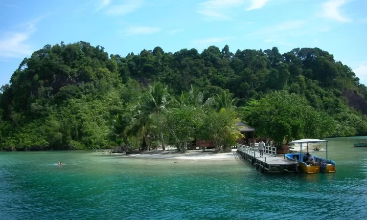 Pantai Poncan Gadang