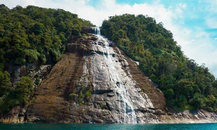 Pantai di Pulau Mursala
