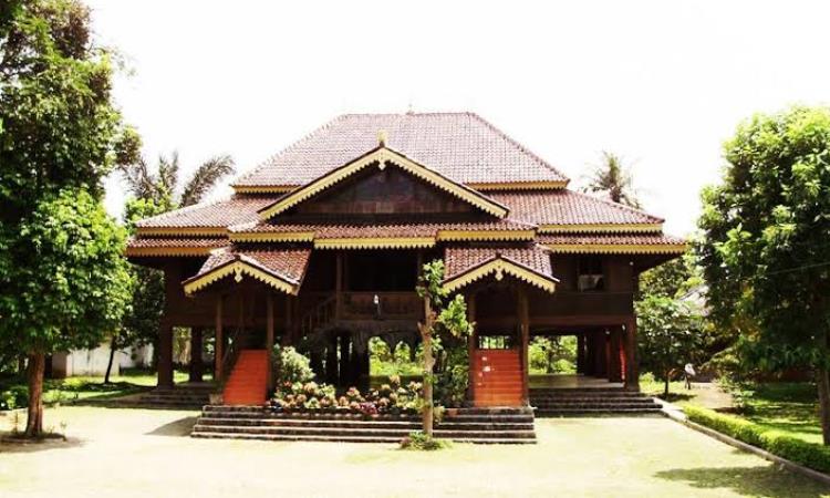 Rumah Bubungan Lima - Filosofi & Keunikan Rumah Adat Bengkulu
