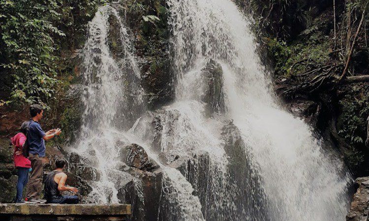 Aktivitas Seru di Air Terjun Guruh Gemurai