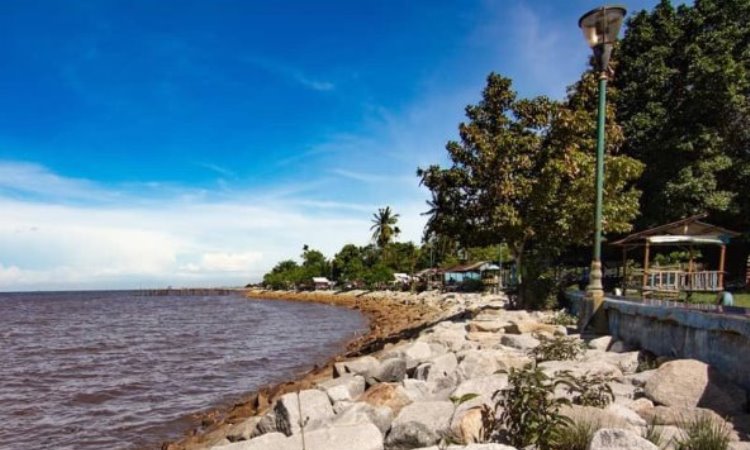 Daya Tarik Pantai Marina