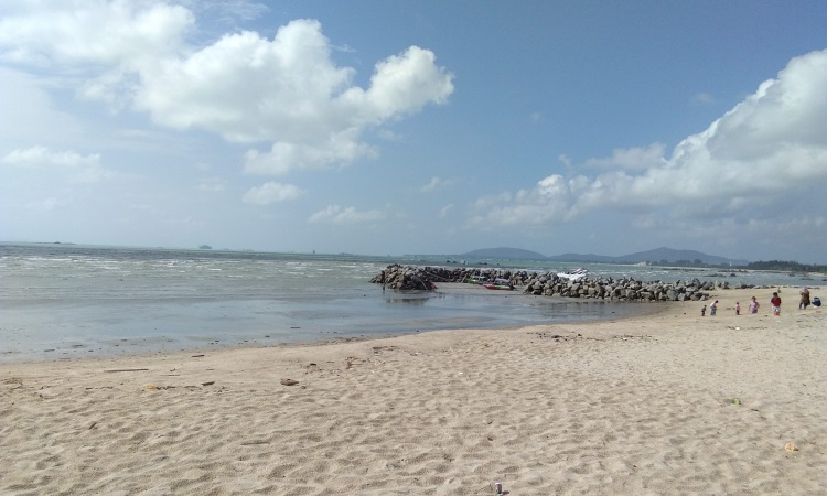 Fasilitas Pantai Batu Bedaun