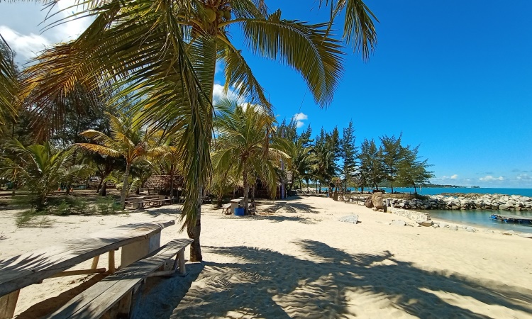 Fasilitas Pantai Tongaci
