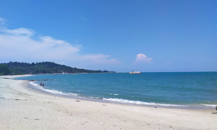 Harga Tiket Masuk Pantai Batu Bedaun