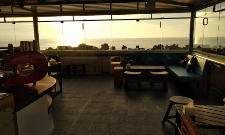 Level 8 Cafe & Lounge