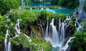 Air Terjun Dua Warna Sibolangit, Pesona Wisata Alam Eksotis Nan Indah