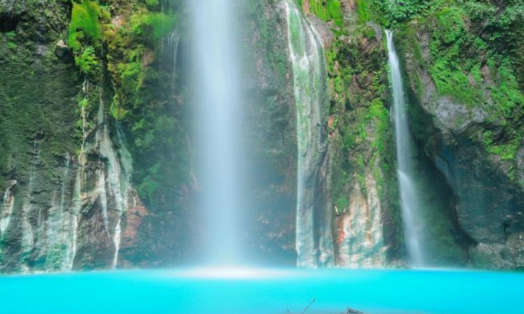 Daya Tarik Air Terjun Dua Warna