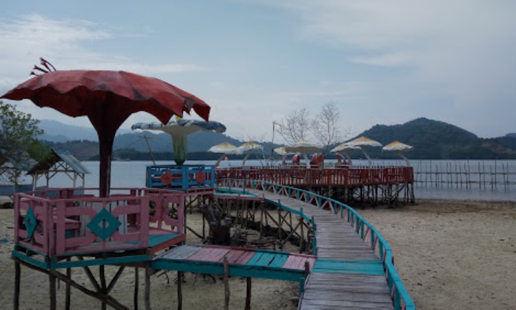 Fasilitas di Kawasan Pantai Mandapa
