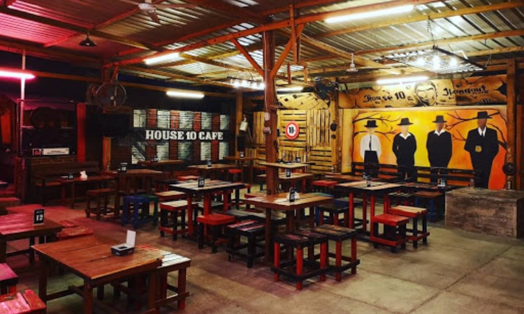 House 10 Café