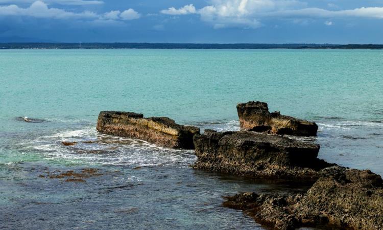 Pantai Guci Batu Kapal Rajabasa
