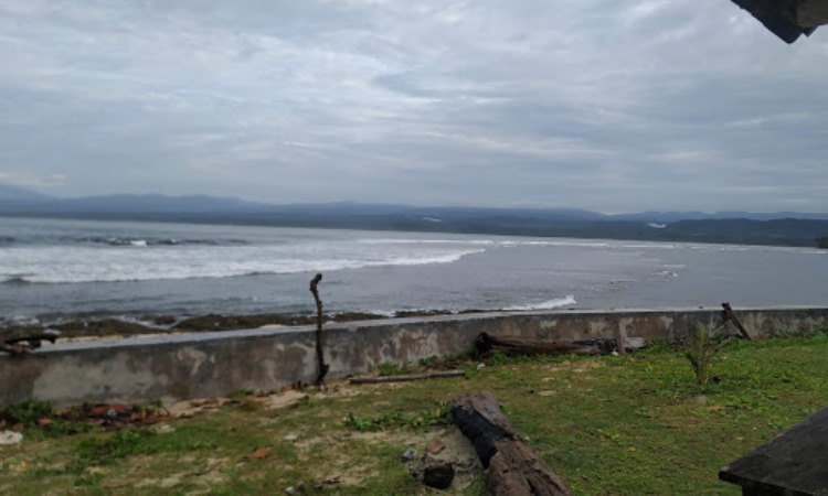 Pantai Karang Nyimbor