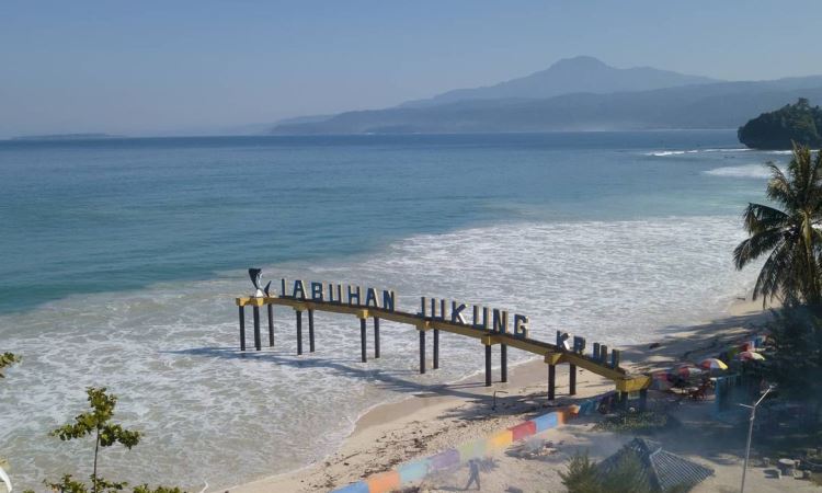 Pantai Labuhan Jukung Krui