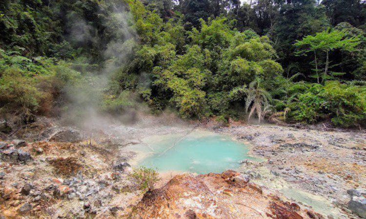 Telaga Puteri Tujuh Warna