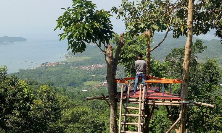 Aktivitas Muncak Teropong Laut Lampung