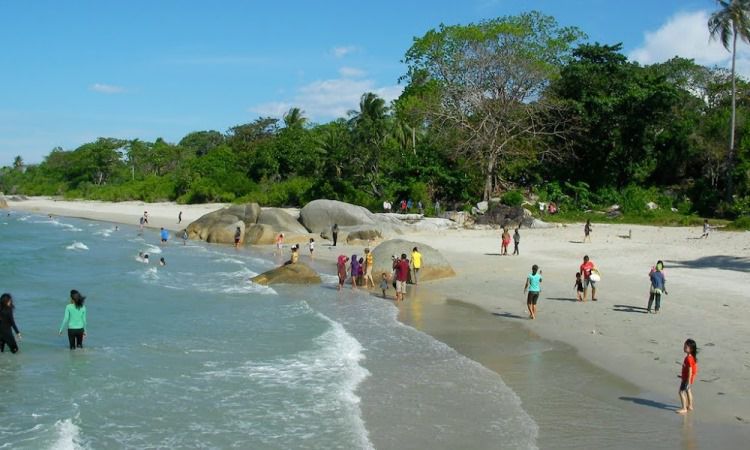 Aktivitas Pantai Penyusuk Bangka