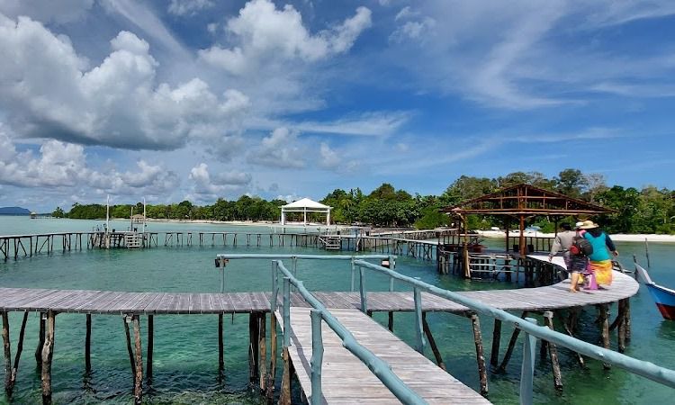 Aktivitas Pulau Leebong Belitung