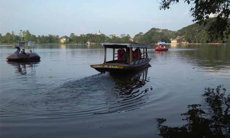 Aktivitas Seru Danau Raja Rengat