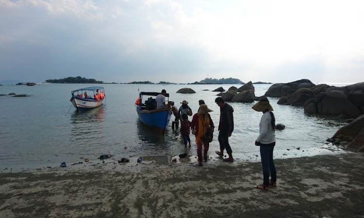 Aktivitas Seru Pantai Penyusuk Bangka