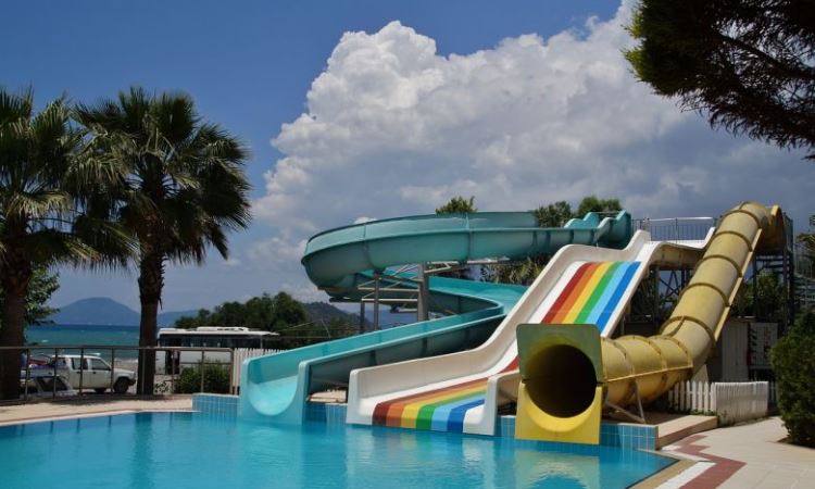 Borneo Waterpark, Taman Rekreasi Air Favorit Liburan Keluarga di Kampar