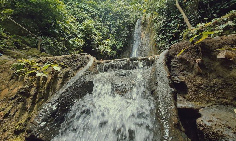 Daya Tarik Air TDaya Tarik Air Terjun Batu Putu Lampungerjun Batu Putu Lampung_compressed