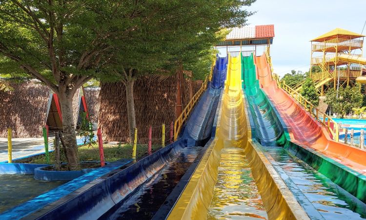 Daya Tarik Dimiliki Borneo Waterpark Kampar