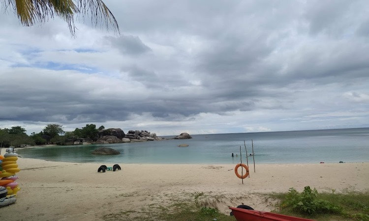 Daya Tarik Dimiliki Pantai Laskar Pelangi Belitung