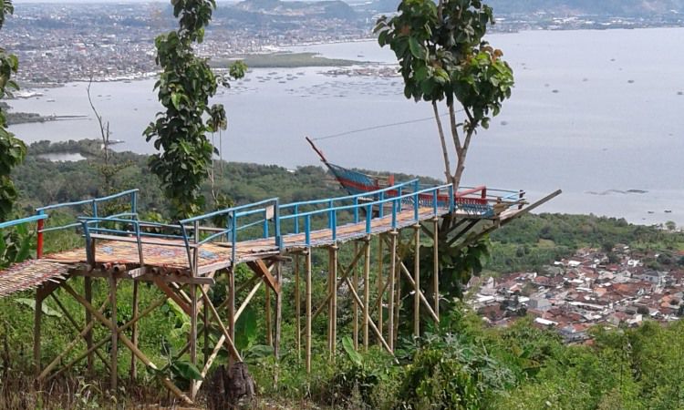 Daya Tarik Muncak Teropong Laut Lampung