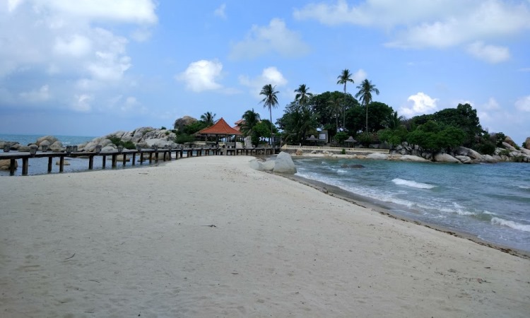 Daya Tarik Pantai Parai Tenggiri