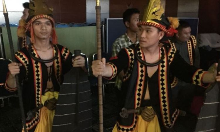 Desain Pakaian Baru Oholu & Õröba Si'öli