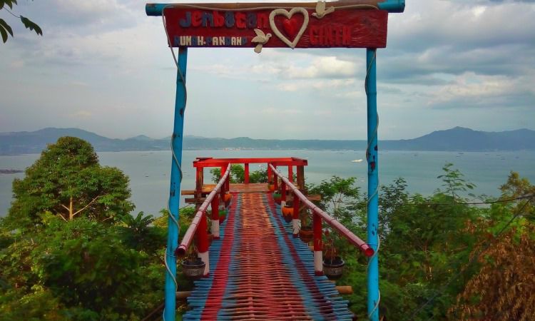 Muncak Teropong Laut, Menikmati Panorama Alam Sembari Kulineran di Lampung