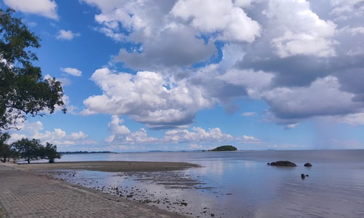 Pantai Tanjung Pendam Belitung1