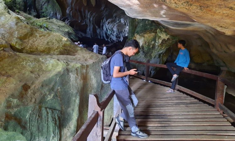Aktivitas Goa Batu Kapal SolokAktivitas Goa Batu Kapal Solok
