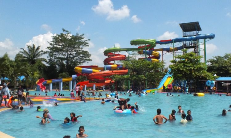 Aktivitas Hairos Water Park
