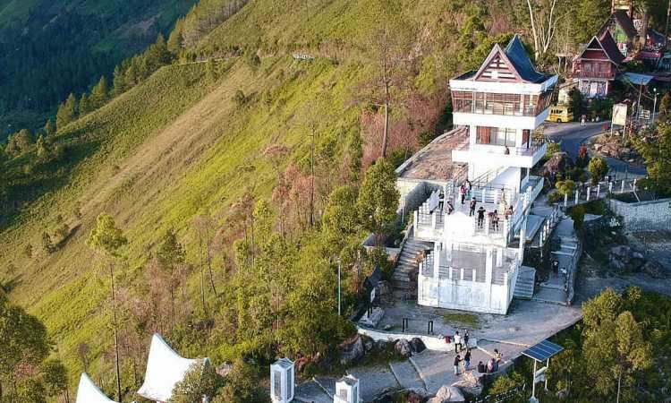 Aktivitas Menara Pandang Tele Samosir